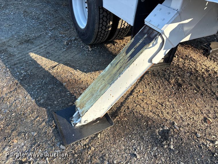 image for item DT2760 2016 International 7300 digger derrick truck