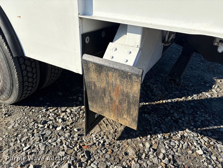 image for item DT2760 2016 International 7300 digger derrick truck