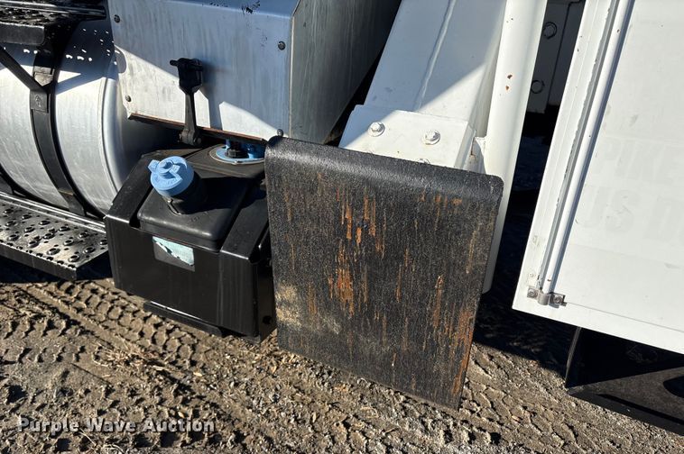 image for item DT2760 2016 International 7300 digger derrick truck