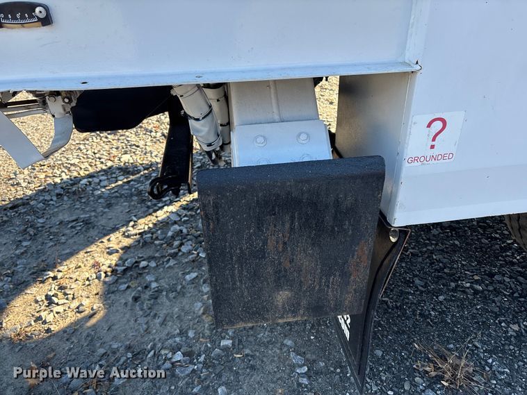 image for item DT2760 2016 International 7300 digger derrick truck