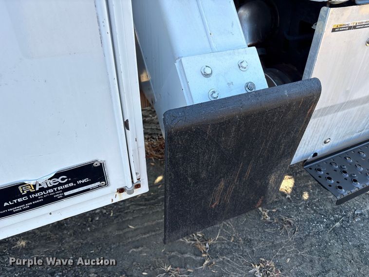 image for item DT2760 2016 International 7300 digger derrick truck