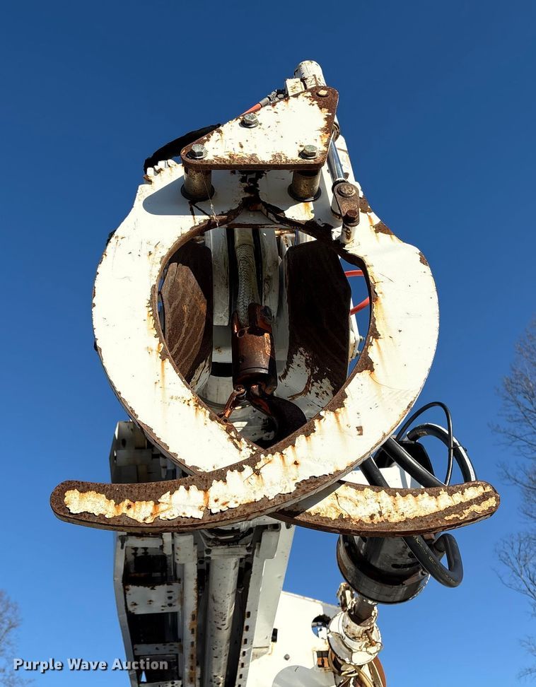 image for item DT2760 2016 International 7300 digger derrick truck