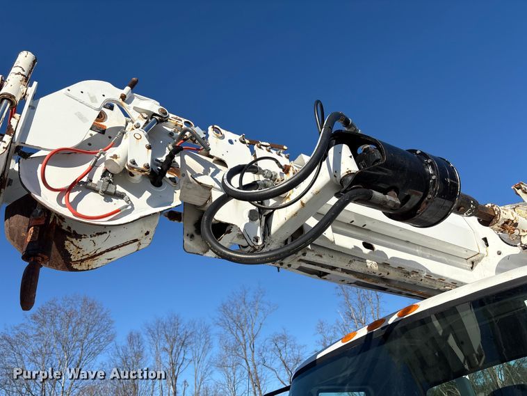 image for item DT2760 2016 International 7300 digger derrick truck