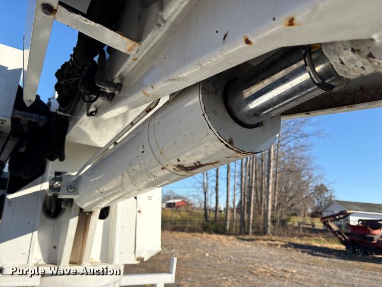 image for item DT2760 2016 International 7300 digger derrick truck