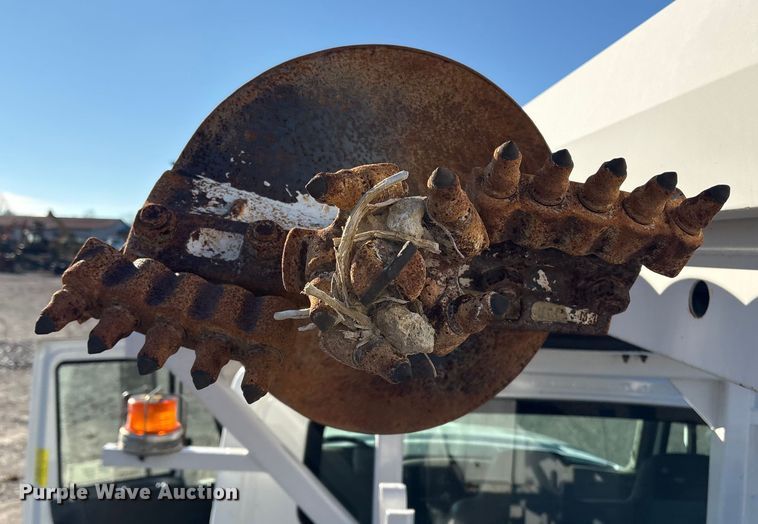 image for item DT2760 2016 International 7300 digger derrick truck