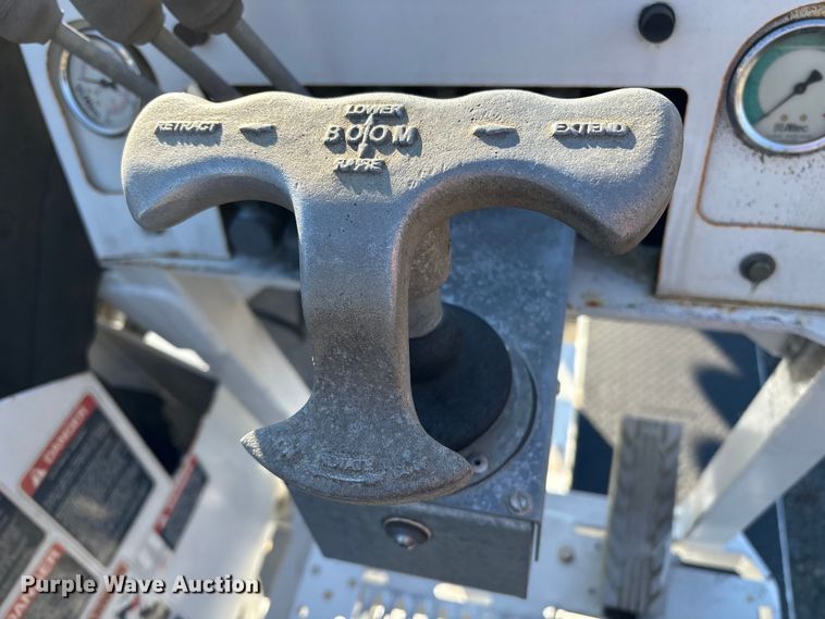 image for item DT2760 2016 International 7300 digger derrick truck