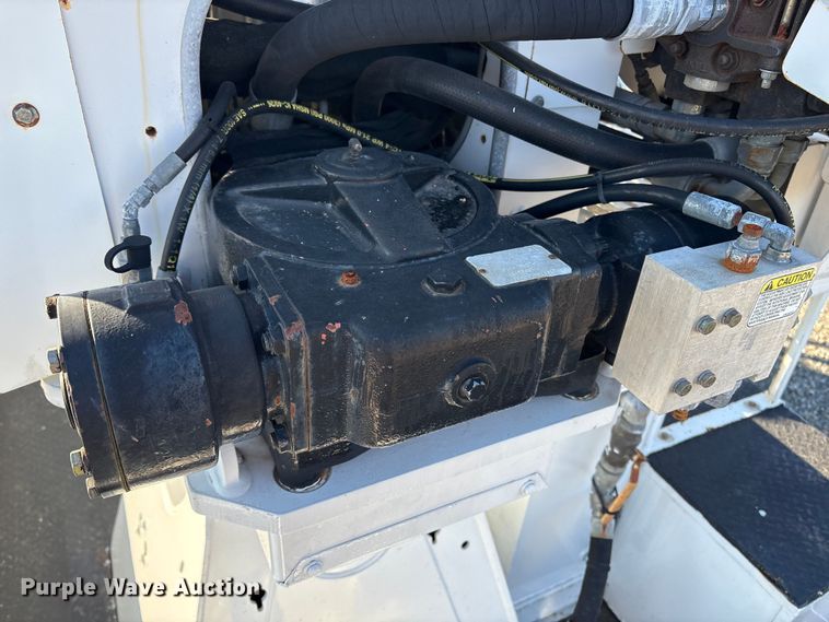 image for item DT2760 2016 International 7300 digger derrick truck