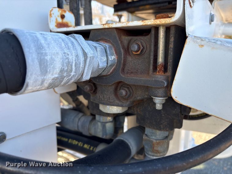 image for item DT2760 2016 International 7300 digger derrick truck