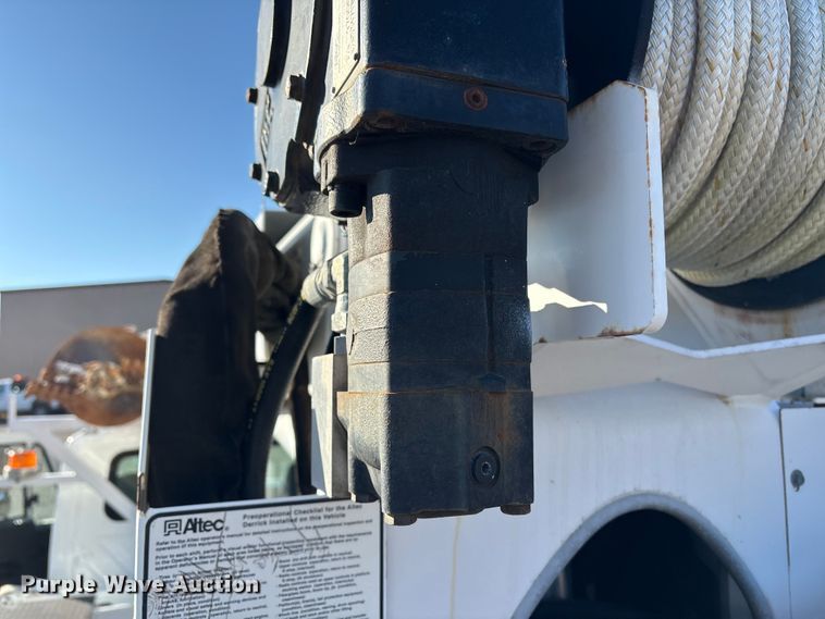 image for item DT2760 2016 International 7300 digger derrick truck