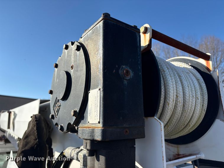 image for item DT2760 2016 International 7300 digger derrick truck