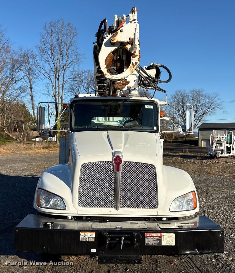 image for item DT2761 2015 Kenworth T370 digger derrick truck