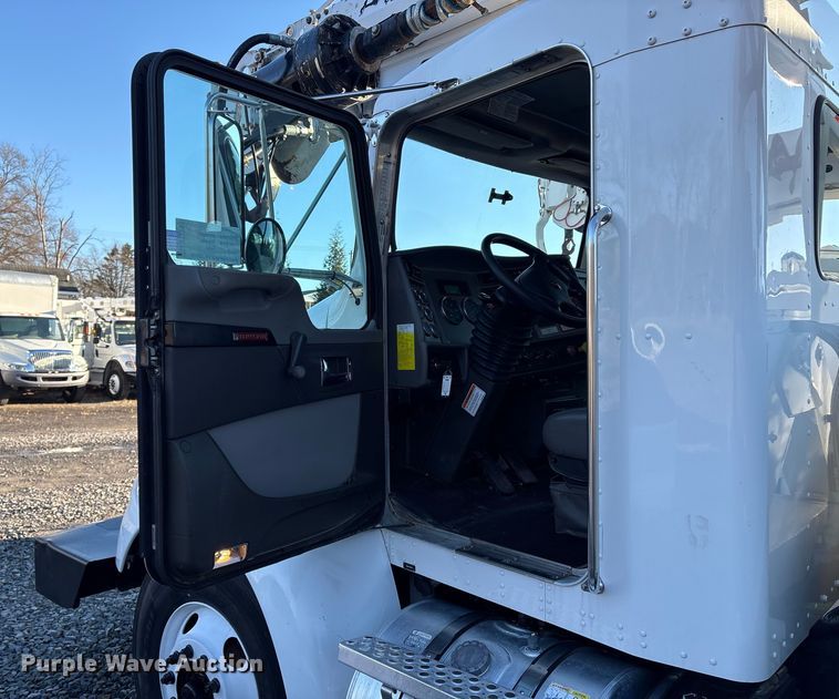 image for item DT2761 2015 Kenworth T370 digger derrick truck