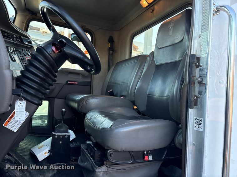 image for item DT2761 2015 Kenworth T370 digger derrick truck