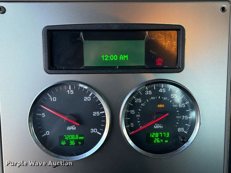 image for item DT2761 2015 Kenworth T370 digger derrick truck