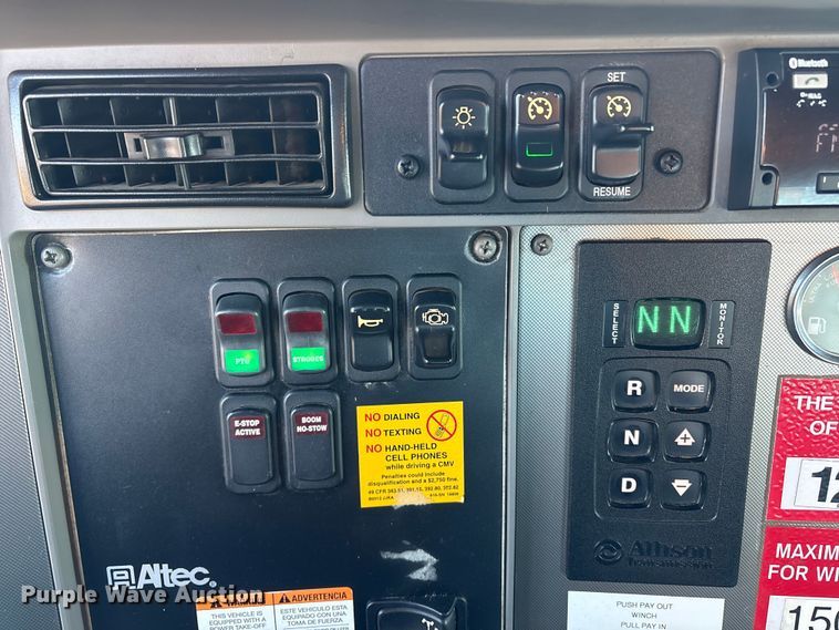 image for item DT2761 2015 Kenworth T370 digger derrick truck