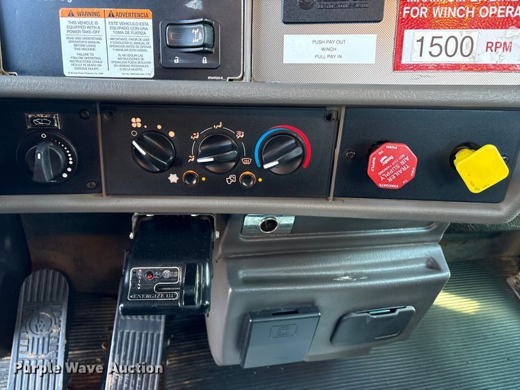 image for item DT2761 2015 Kenworth T370 digger derrick truck