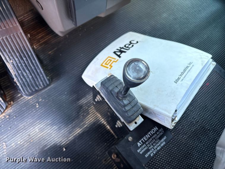 image for item DT2761 2015 Kenworth T370 digger derrick truck