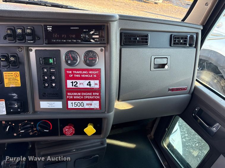 image for item DT2761 2015 Kenworth T370 digger derrick truck