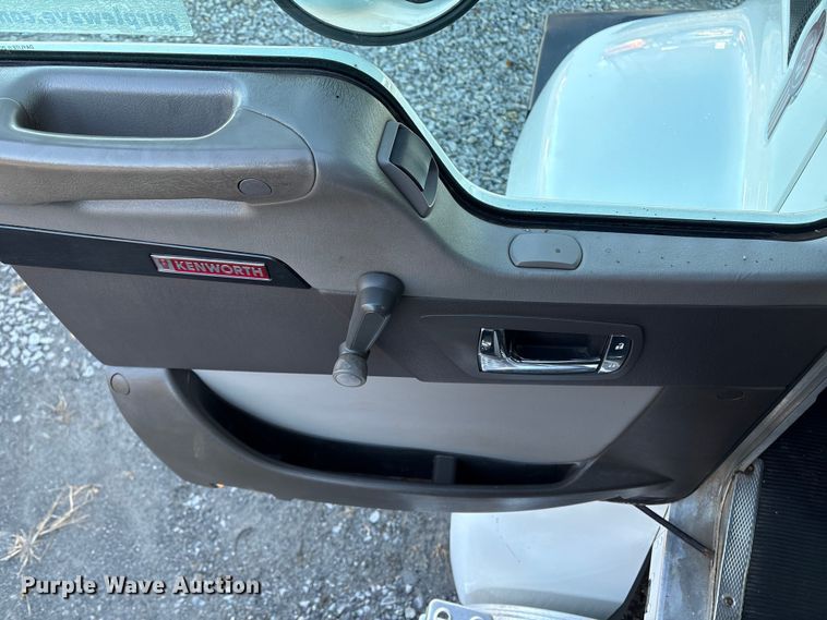 image for item DT2761 2015 Kenworth T370 digger derrick truck