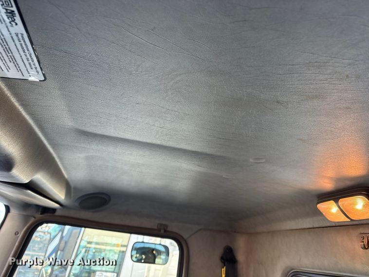 image for item DT2761 2015 Kenworth T370 digger derrick truck