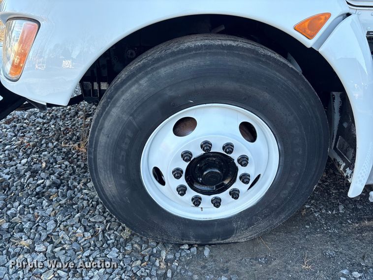 image for item DT2761 2015 Kenworth T370 digger derrick truck