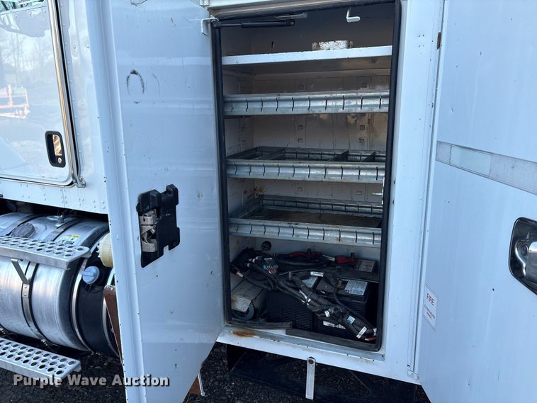 image for item DT2761 2015 Kenworth T370 digger derrick truck