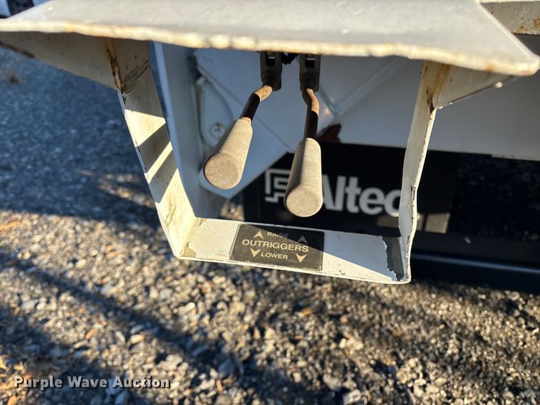 image for item DT2761 2015 Kenworth T370 digger derrick truck