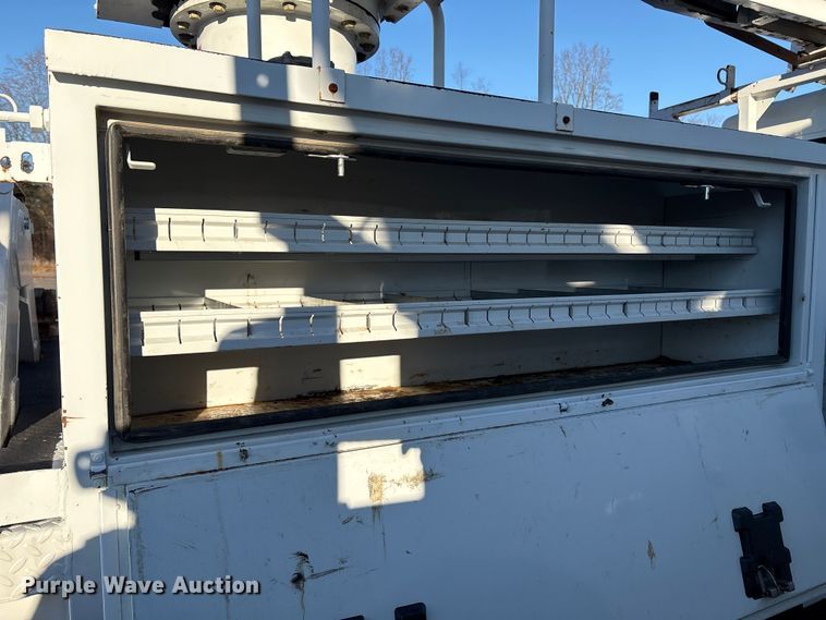 image for item DT2761 2015 Kenworth T370 digger derrick truck