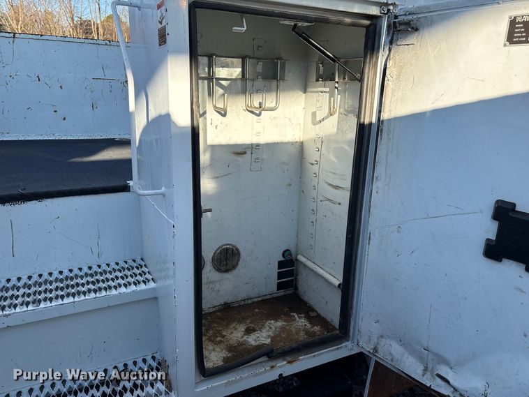 image for item DT2761 2015 Kenworth T370 digger derrick truck