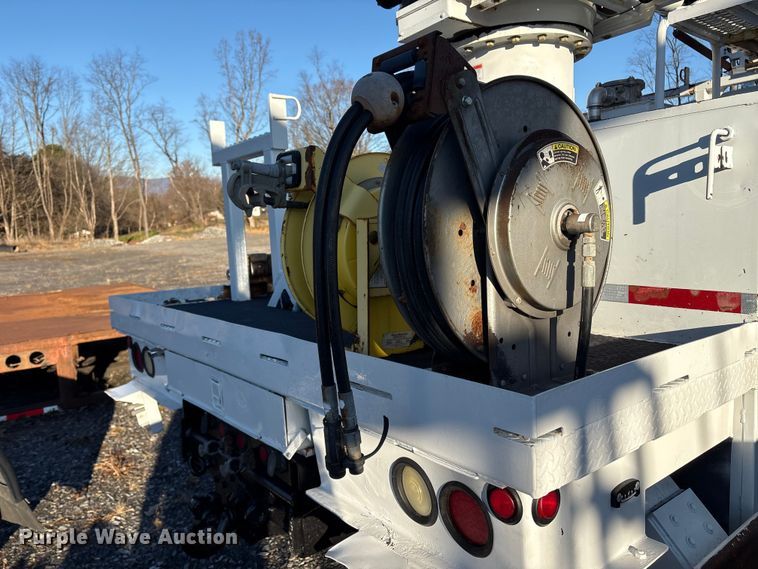 image for item DT2761 2015 Kenworth T370 digger derrick truck