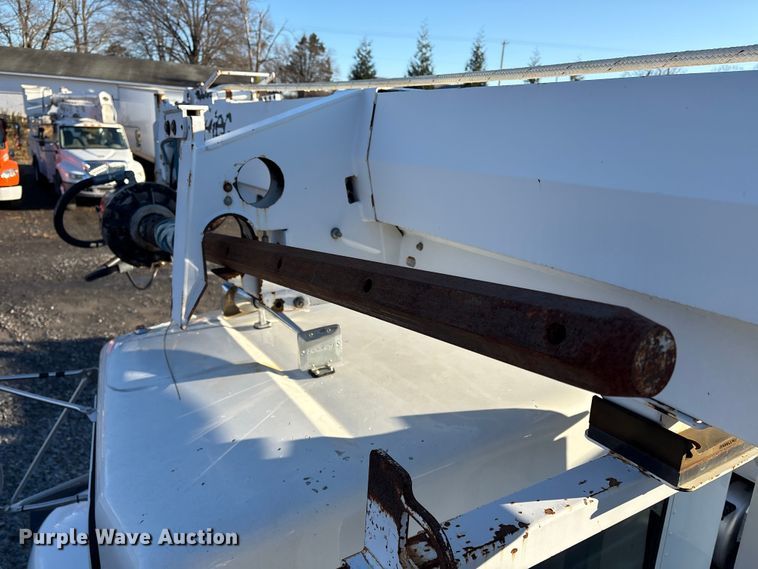 image for item DT2761 2015 Kenworth T370 digger derrick truck