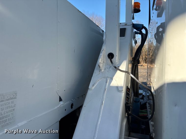 image for item DT2761 2015 Kenworth T370 digger derrick truck