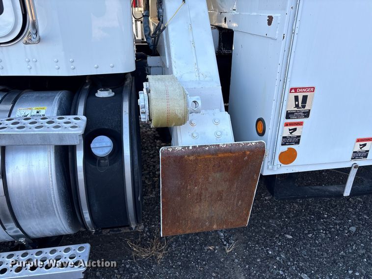 image for item DT2761 2015 Kenworth T370 digger derrick truck