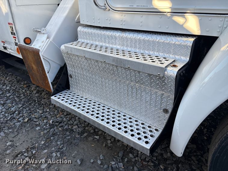 image for item DT2761 2015 Kenworth T370 digger derrick truck