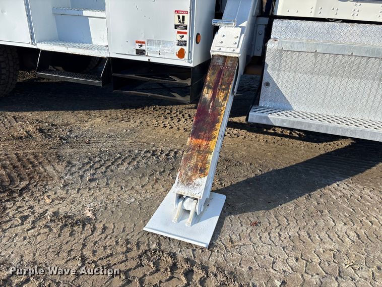 image for item DT2761 2015 Kenworth T370 digger derrick truck