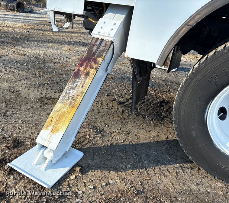 image for item DT2761 2015 Kenworth T370 digger derrick truck