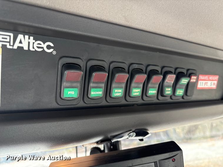 image for item DT2763 2017 Freightliner Business Class M2 bucket truck