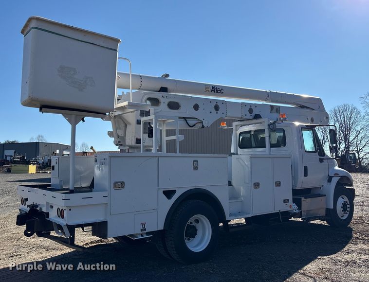 image for item DT2765 2017 International 4300 bucket truck