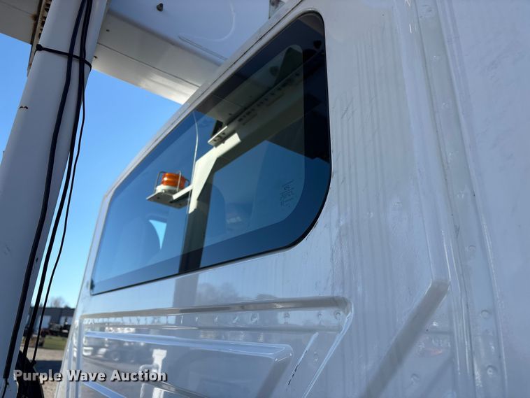 image for item DT2765 2017 International 4300 bucket truck