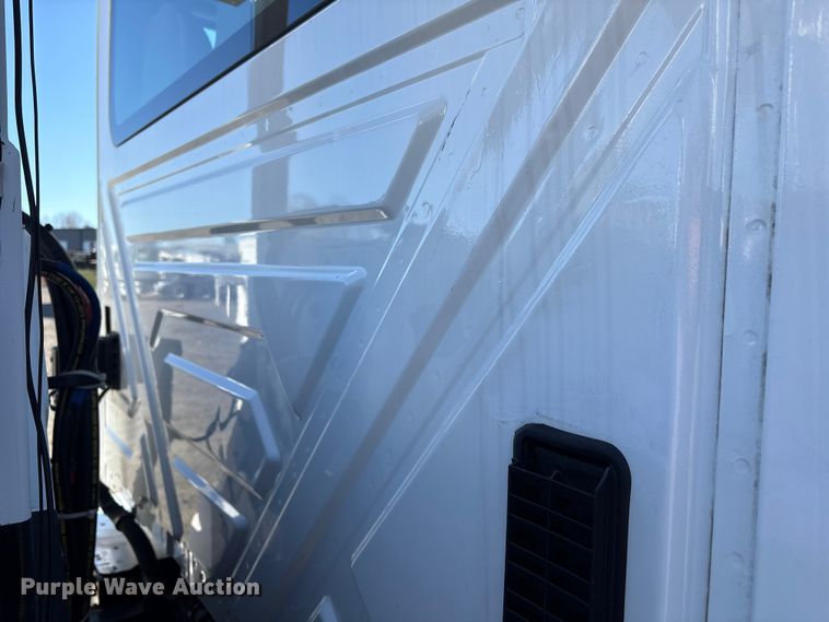 image for item DT2765 2017 International 4300 bucket truck