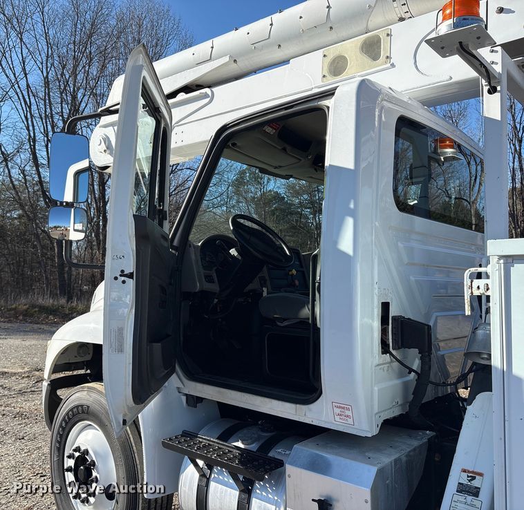 image for item DT2765 2017 International 4300 bucket truck