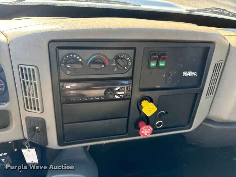 image for item DT2765 2017 International 4300 bucket truck