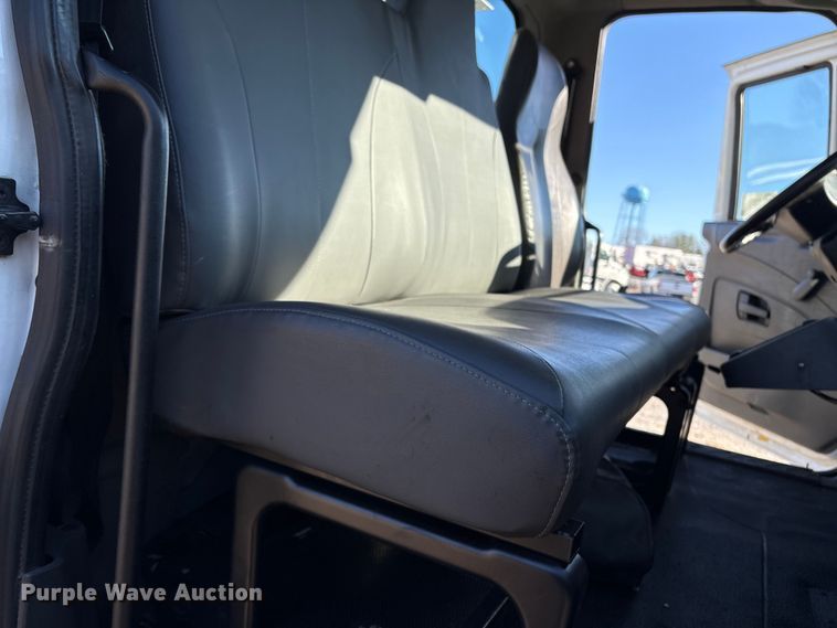 image for item DT2765 2017 International 4300 bucket truck