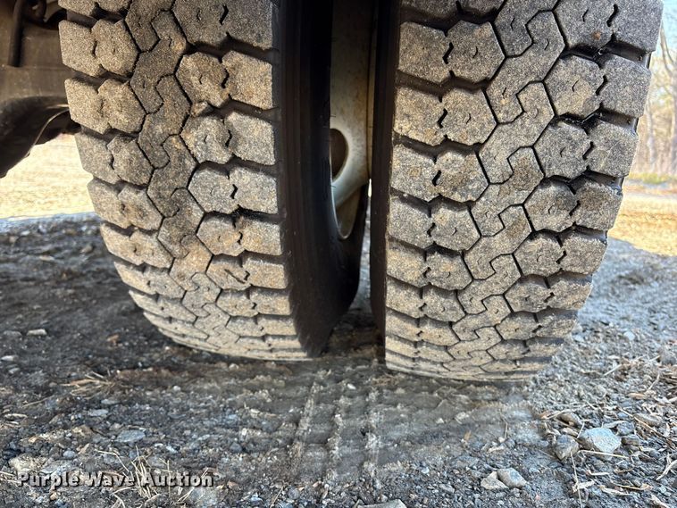 image for item DT2765 2017 International 4300 bucket truck