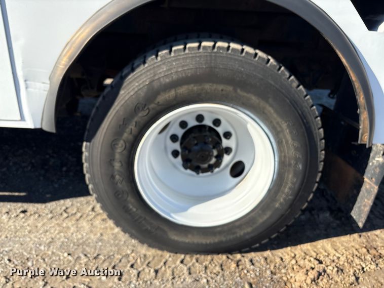 image for item DT2765 2017 International 4300 bucket truck