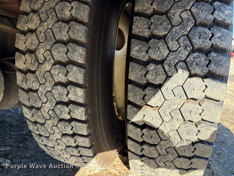 image for item DT2765 2017 International 4300 bucket truck