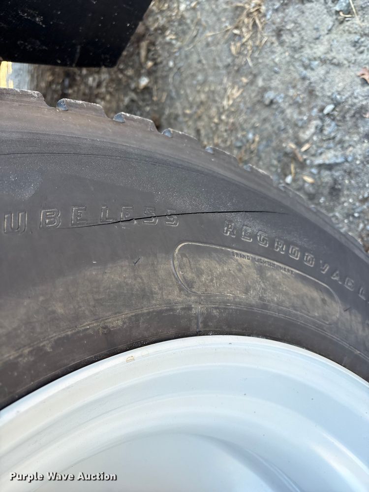 image for item DT2765 2017 International 4300 bucket truck