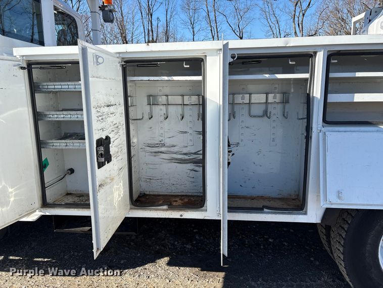 image for item DT2765 2017 International 4300 bucket truck