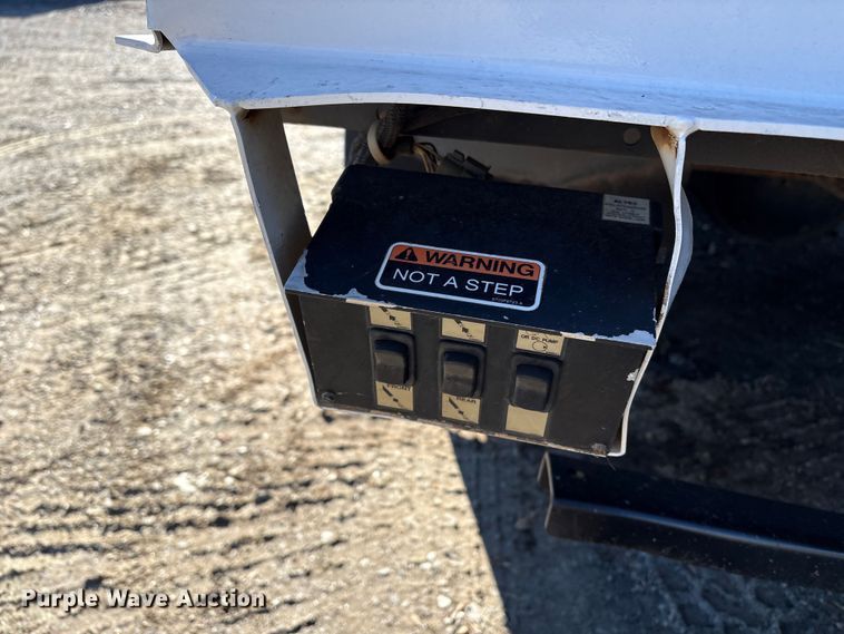 image for item DT2765 2017 International 4300 bucket truck