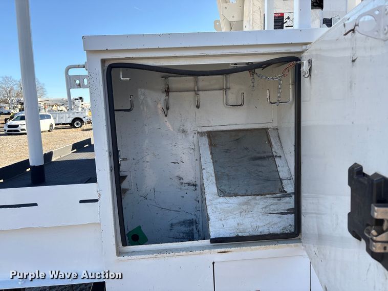 image for item DT2765 2017 International 4300 bucket truck